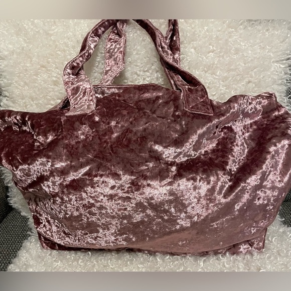 Tabitha Webb Pink Crushed Velvet Tote Bag - Picture 3 of 6